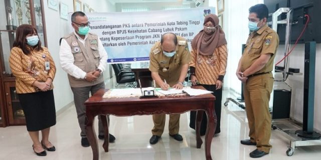 Pemko Tebingtinggi MoU Dengan BPJS : Tahun 2021 Sebanyak 95 Ribu Masyarakat Ditanggung BPJS Pemko Tebingtinggi MoU Dengan BPJS : Tahun 2021 Sebanyak 95 Ribu Masyarakat Ditanggung BPJS