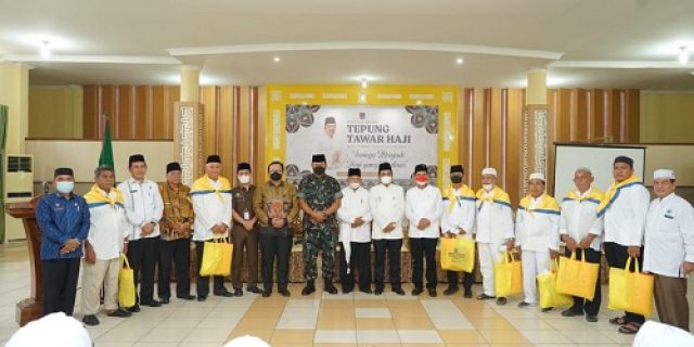 Pj Walikota Tepung Tawari 57 Calon Jemaah Haji Kota Tebingtinggi Tahun 2022