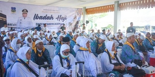 Lepas Keberangkatan 94 CJH, Pj Walikota Tebingtinggi Minta Doakan Pemilu 2024 Kondusif Dan Damai