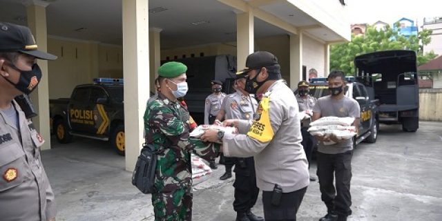Pasca Banjir, Kapolres Tebingtinggi Bagikan 1000 Karung Beras Kepada Masyarakat