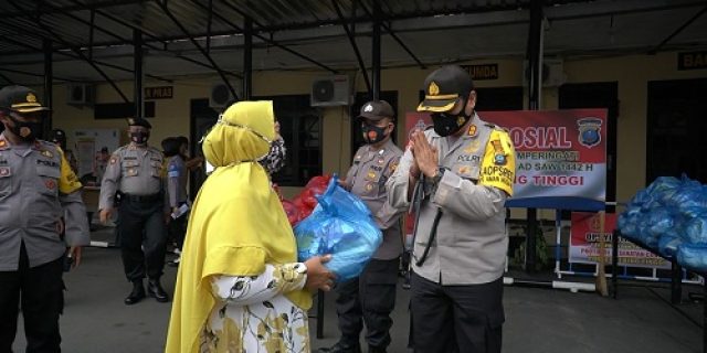 Sambut Maulid Nabi Muhammad, Polres Tebingtinggi Bagi 300 Paket Sembako Ke Masyarakat