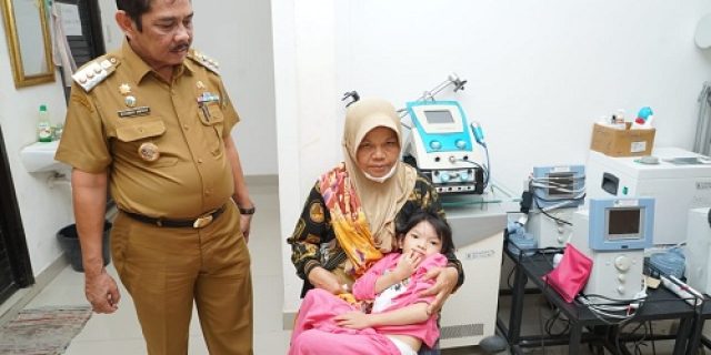 Pj Walikota Tebingtinggi Tinjau Warga Kurang Mampu dan Memiliki Anak ADGJ