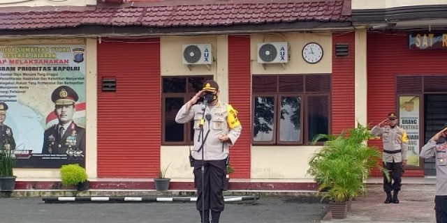 Kapolres Tebingtinggi Pimpin Apel Pergeseran Pasukan PAM TPS Kapolres Tebingtinggi Pimpin Apel Pergeseran Pasukan PAM TPS