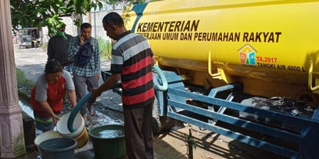 PDAM Tirta Bulian Tebingtinggi Salurkan Air Bersih Kepada Korban Bencana Banjir PDAM Tirta Bulian Tebingtinggi Salurkan Air Bersih Kepada Korban Bencana Banjir