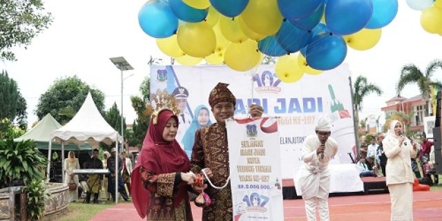 Puncak Peringatan HUT Kota Tebinginggi Ke-107 Tahun Diwarnai Pemotongan Kue dan Pelepasan Balon