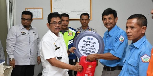 Pemko Tebingtinggi Berikan Bantuan Subsidi Sektor Transportasi Kepada Pengemudi Angkot dan Betor