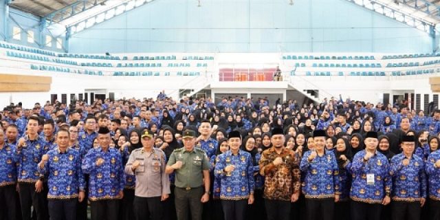 Walikota Tebing Tinggi lantik ratusan PPPK, tekankan disiplin dan loyalitas untuk pembangunan kota Walikota Tebing Tinggi lantik ratusan PPPK, tekankan disiplin dan loyalitas untuk pembangunan kota