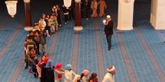 Mahammad Al Fatih: Khawatirlah Olehmu Bila Masjidmu Sudah Tak lagi Terdengar Suara Anak Kecil