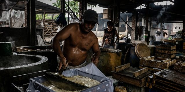 Media Amerika Soroti Industri Tahu di Tropodo Jatim Gunakan Bahan Bakar Sampah Plastik Impor Beracun
