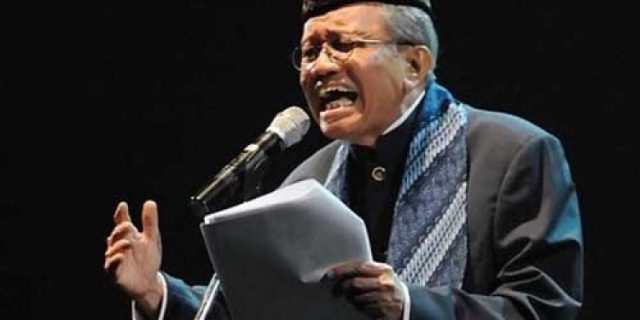 Puisi Taufiq Ismail : Negeriku Sedang Dilahap Rayap