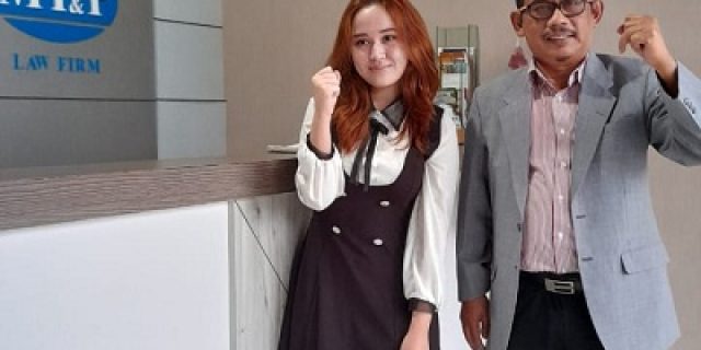 Wanita Muda Cantik Ini Terinjak Harga Dirinya, Dipecat Secara Lisan Dari Klub Bola Milik Putra Jokowi