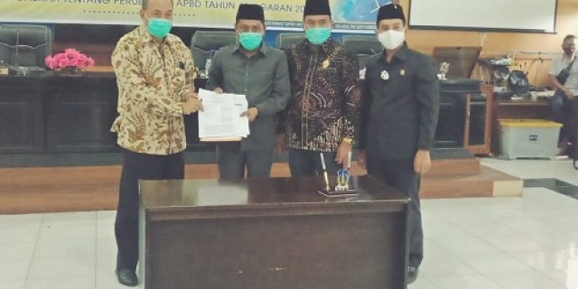Walikota Tebing Tinggi Hadiri Rapat Paripurna DPRD Tentang Ranperda P-APBD T.A 2020 Menjadi Perda