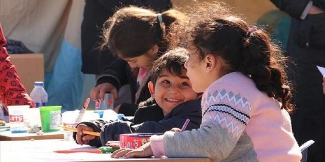 Hari Anak Sedunia seharusnya tentang perayaan, bukan bertahan hidup, kata UNICEF mengingatkan Gaza dan Lebanon