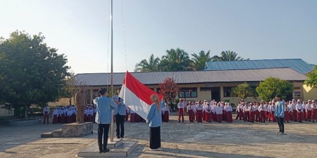 Upacara Bendera Perdana Pasca Pandemi Covid-19 di SDN 016 Suka Mulya, Kecamatan Bangkinang, Kabupaten Kampar