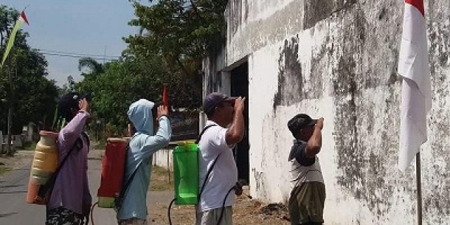 Sutoyo Abadi: Dalam Suasana Sakral, Mereka Berjoget Ria Sutoyo Abadi: Dalam Suasana Sakral, Mereka Berjoget Ria