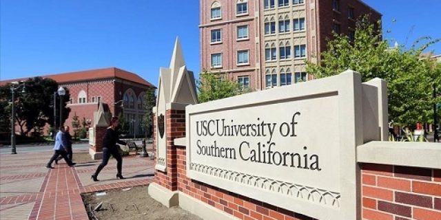 Pembaca pidato perpisahan USC menerima tepuk tangan meriah atas ‘perlawanannya terhadap genosida’