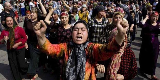 KAHMI menyayangkan sikap Presiden Joko Widodo yang tidak proaktif dalam merespon permasalahan Uyghur