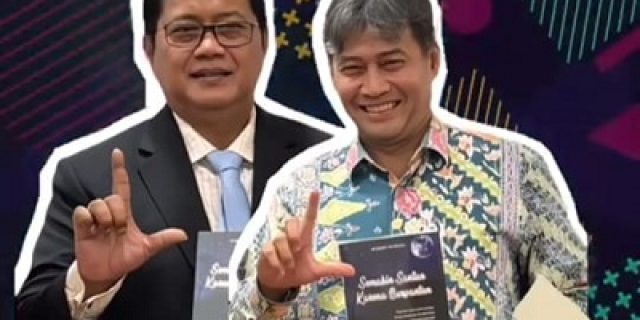 Viva Yoga Berbalas Pantun Dengan Kolega Seniornya, Ahmad Fachrodji, ‘Raja Pantun’