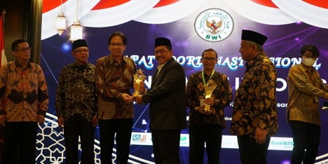 ITS Raih Wakaf Award dari Badan Wakaf Indonesia