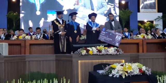 Pertama Kali, Wisudawan Langsung Dapat KTA IKA ITS