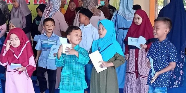 Kepala Desa Sumengko Dan Perangkat Bagikan Santunan Anak Yatim Kepala Desa Sumengko Dan Perangkat Bagikan Santunan Anak Yatim