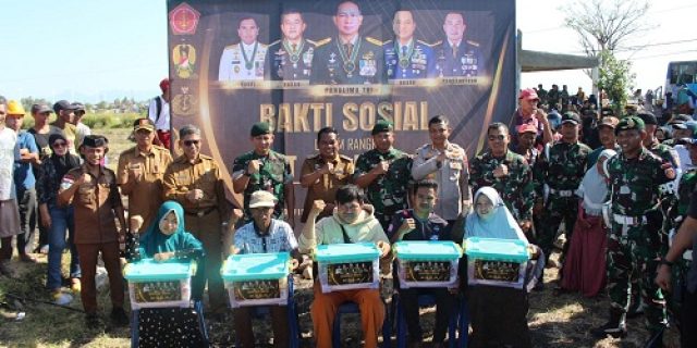 250 Prajurit Yonif 433/JS/3/3/Kostrad menghiasi langit Kota Jeneponto