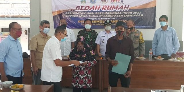 PWI Jatim Dan Lamongan Lakukan Aksi Sosial Bedah Rumah