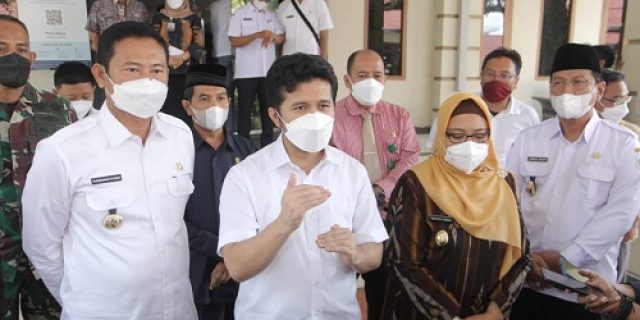 Tangani Kemiskinan Ekstrem Melalui Pemberdayaan Masyarakat Tangani Kemiskinan Ekstrem Melalui Pemberdayaan Masyarakat