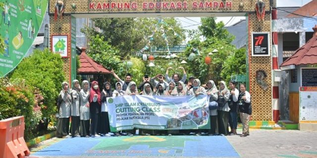 Perkuat Profil Pelajar Pancasila, Siswa SMP Islam Krembung Sidoarjo Ajak Outing Class di Kampung Edukasi Sampah.