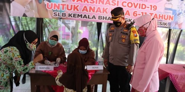 Polres Gresik Gelar Vaksinasi Murid SLB Kemala Bhayangkari