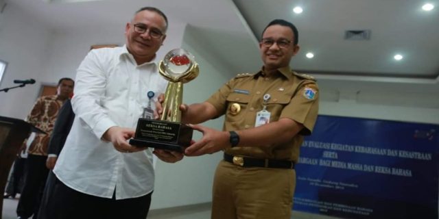 Terima Penghargaan Bahasa, Anies : Bahasa Indonesia Harus Dikembangkan