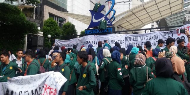 Pemilihan Rektor Lamban, Mahasiswa UNJ Grebek Kemenristekdikti