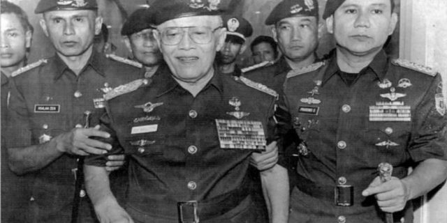 Cara Prabowo Menghargai Senior TNI