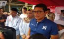 Di Warung Angkringan Wonogiri Sandiaga Makan “Nasi Kucing”