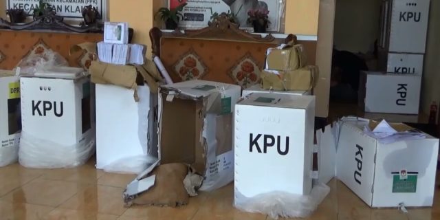 Terkena Hujan, Kotak Suara di Lumajang Rusak
