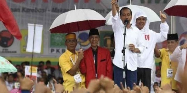 Alam Menolak : Hujan dan Angin Kencang Buyarkan Kampanye Jokowi di Makassar