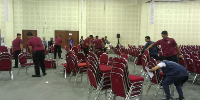 Acara Jokowi Sepi Pengunjung, Paspampres Singkirkan Bangku Kosong