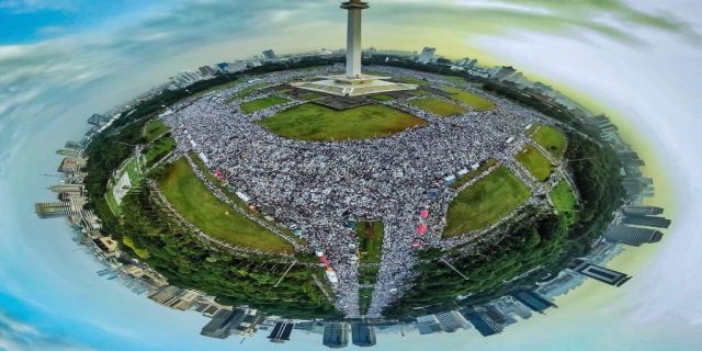 Sang Penggerak Hati, Allah Maha Penolong.