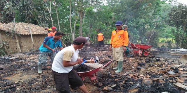 Baznaz Ngawi Beri Santunan Korban Kebakaran