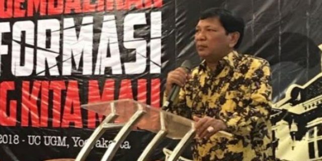 Dalam Diskusi Di Jakarta, Hariman Siregar : Kita Jangan Bicara Jokowi Lagi, Dia Pasti Tumbang!