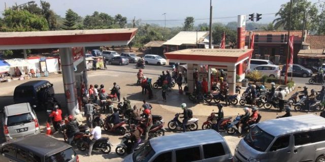 Rini Soemarno Otak Dibalik Batalnya Kenaikan Premium