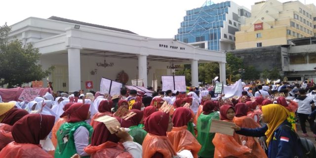Sambut Hari Kesehatan Nasional ke-54 BEM SURYA GLOBAL YOGYAKARTA lakukan aksi karnaval