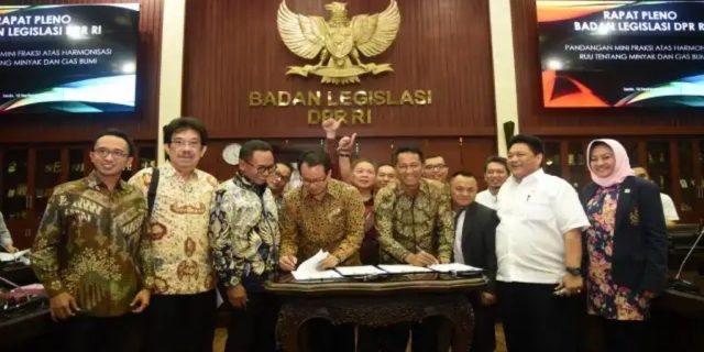 Baleg dan Komisi VII Sepakati RUU Migas Menjadi Usul Inisitaif DPR