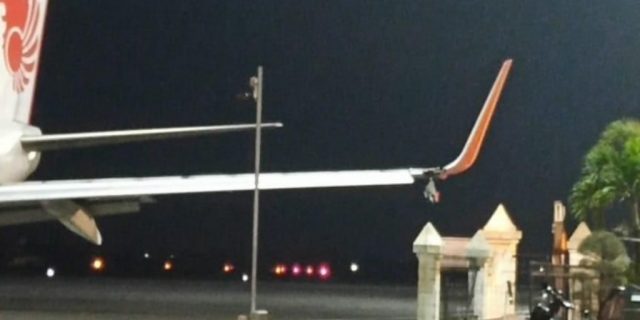 Lion air JT 633 Tujuan Bengkulu -Jakarta Senggol Tiang Di Bandara Bengkulu, Sayapnya Patah
