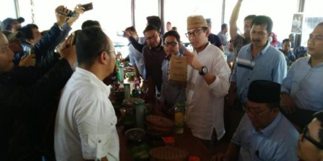 Urunan, Mahasiswa Semarang Beri Kejutan Sandiaga Uno