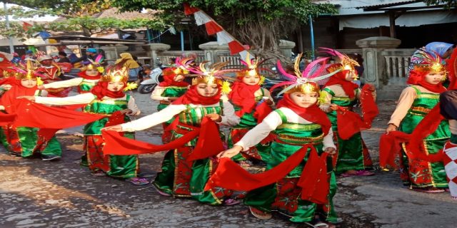 Karnaval Budaya, Epos “Rama-Sinta” MI Darussalam Sedot Perhatian Masyarakat Karnaval Budaya, Epos “Rama-Sinta” MI Darussalam Sedot Perhatian Masyarakat