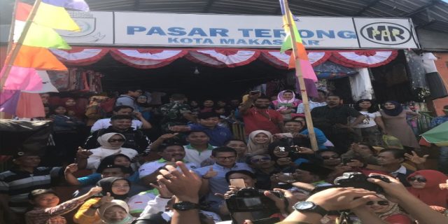 Kunjungan Sandi Di Pasar Terong Makasar Disambut Antusias Para Pedagang