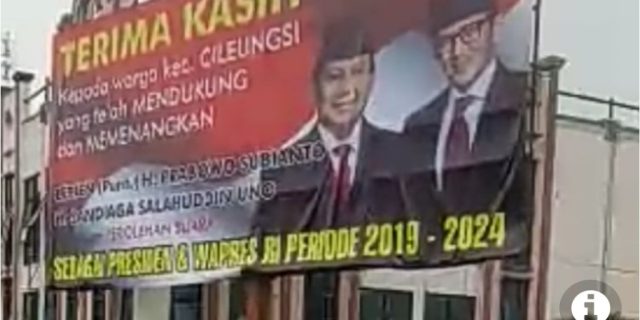 Akhir pertempuran Cileungsi, rakyat berhasil pertahankan baliho Prabowo, polisi mundur