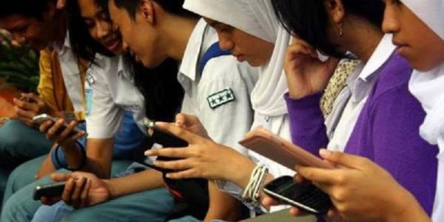 Warga Mengeluh Pendidikan Secara Daring : Pulsa Dan Sinyal Jadi Masalah