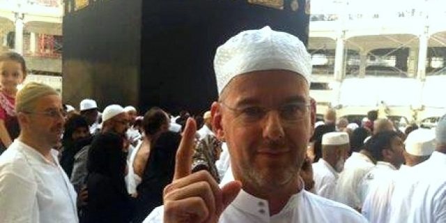 Kisah Arnoud Van Doorn (3): Naik Haji dan Momen Penyesalan